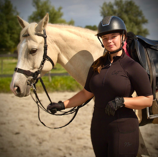 Noor Shortsleeve Zwart — Rijshirt met korte mouw